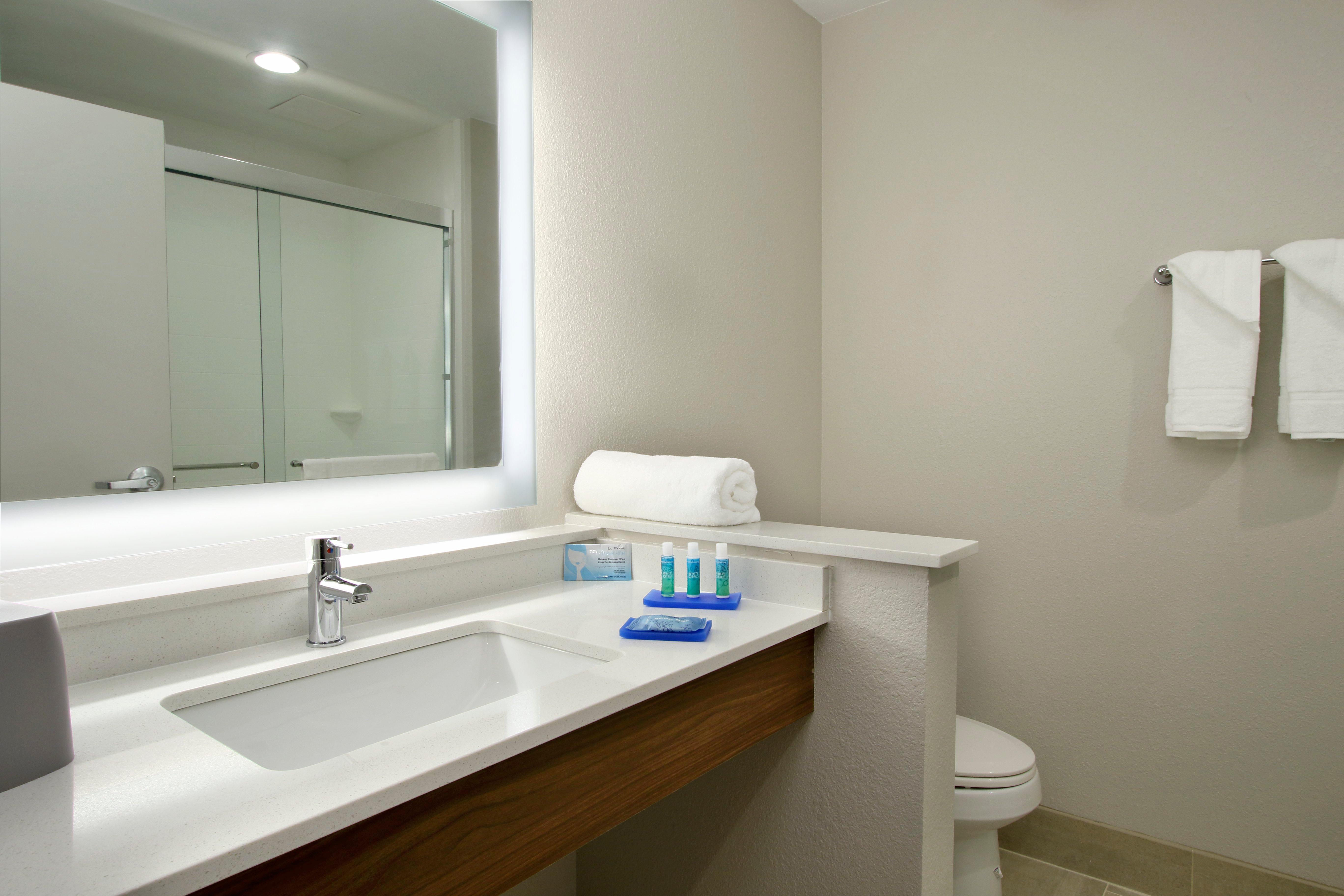 Holiday Inn Express & Suites Columbus North By Ihg Exteriör bild